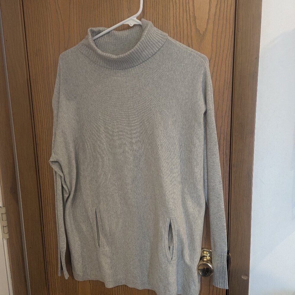 Isaac Mizrahi Turtleneck Front Pouch Pocket Knit Gray Oversized Sweater-M